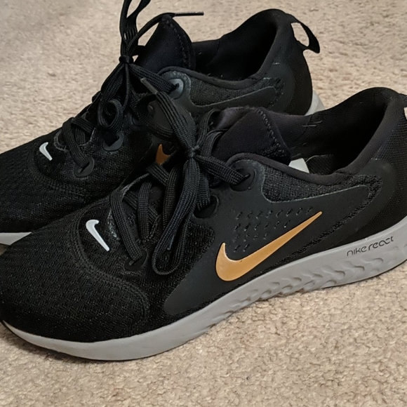 nike legend react women's black gold